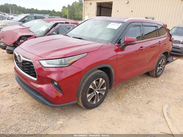 5TDGZRAH3MS062766 2021 TOYOTA HIGHLANDER - Image 2