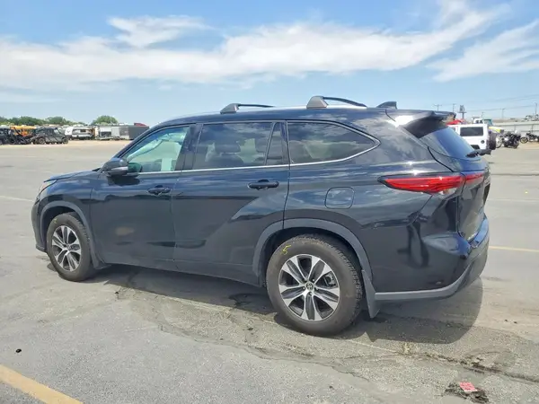 5TDGZRAH3MS069457 2021 TOYOTA HIGHLANDER - Image 2