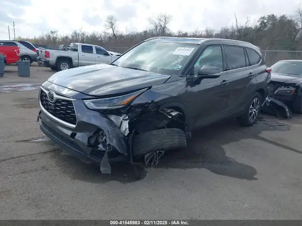 5TDGZRAH3MS087585 2021 TOYOTA HIGHLANDER - Image 2