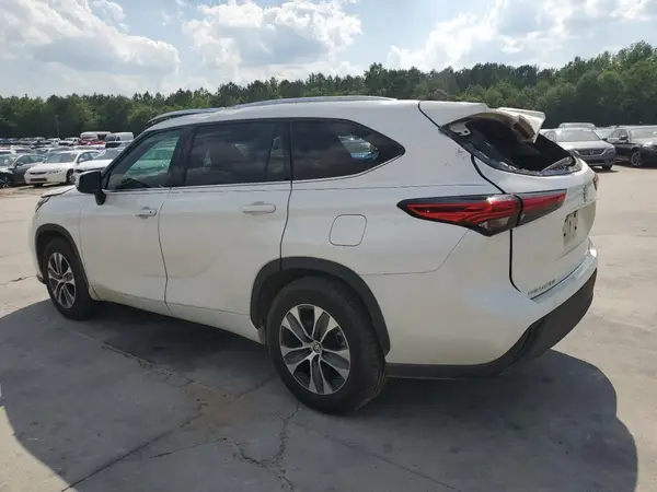5TDGZRAH3MS521049 2021 TOYOTA HIGHLANDER - Image 2