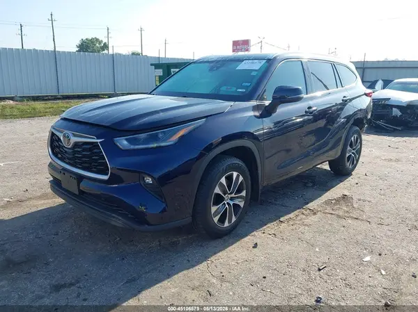 5TDGZRAH3MS530513 2021 TOYOTA HIGHLANDER - Image 2