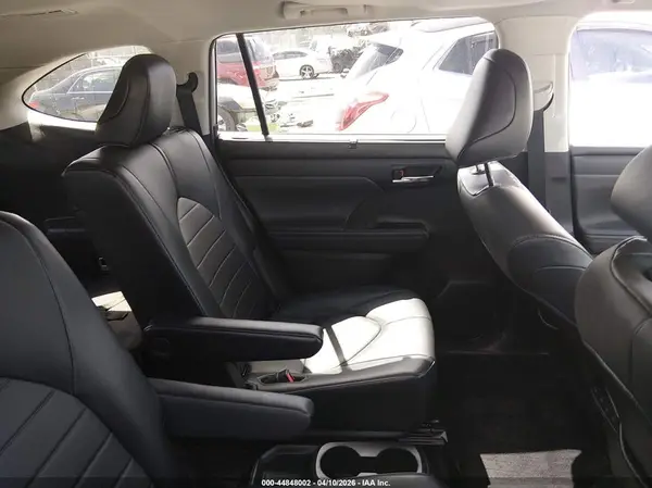 5TDGZRAH3MS533430 2021 TOYOTA HIGHLANDER - Image 8