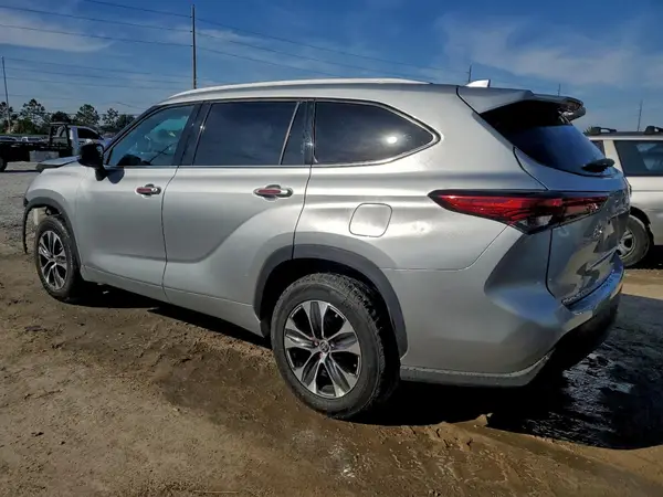 5TDGZRAH3NS093792 2022 TOYOTA HIGHLANDER - Image 2