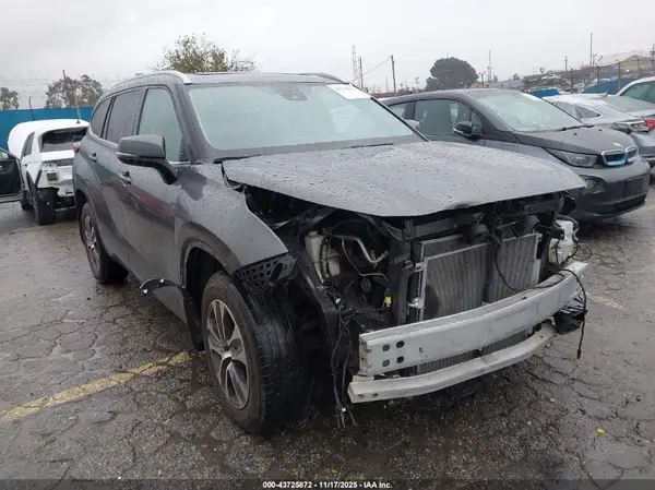 5TDGZRAH3NS099608 2022 TOYOTA HIGHLANDER - Image 1