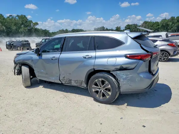 5TDGZRAH3NS101731 2022 TOYOTA HIGHLANDER - Image 2