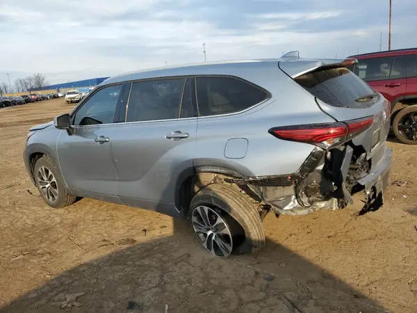 5TDGZRAH3NS102958 2022 TOYOTA HIGHLANDER - Image 2