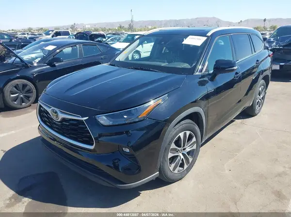 5TDGZRAH3NS106363 2022 TOYOTA HIGHLANDER - Image 2