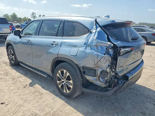 5TDGZRAH3NS107903 2022 TOYOTA HIGHLANDER - Image 2