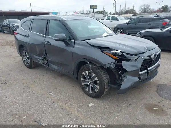 5TDGZRAH3NS113166 2022 TOYOTA HIGHLANDER - Image 1