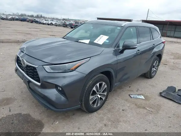 5TDGZRAH3NS113166 2022 TOYOTA HIGHLANDER - Image 2