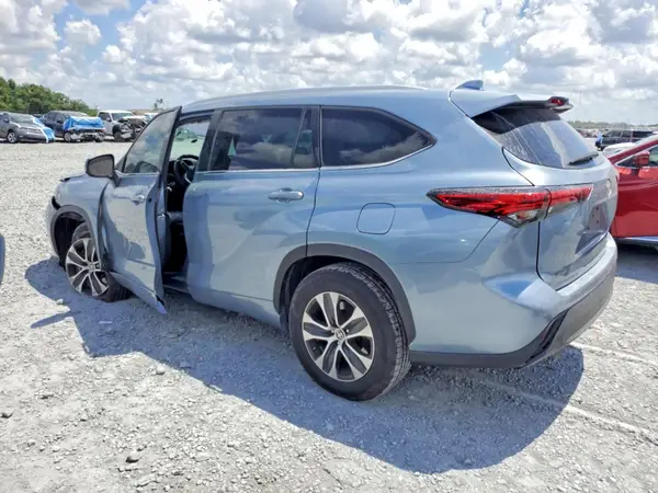 5TDGZRAH3NS115144 2022 TOYOTA HIGHLANDER - Image 2