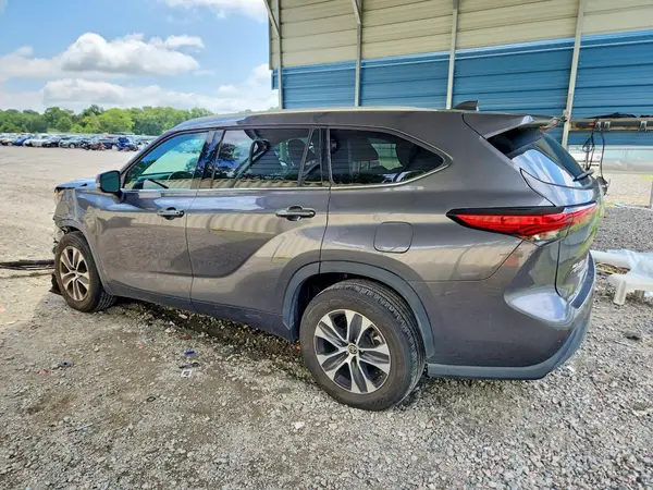 5TDGZRAH3NS128928 2022 TOYOTA HIGHLANDER - Image 2