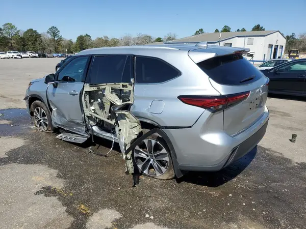 5TDGZRAH3NS131604 2022 TOYOTA HIGHLANDER - Image 2