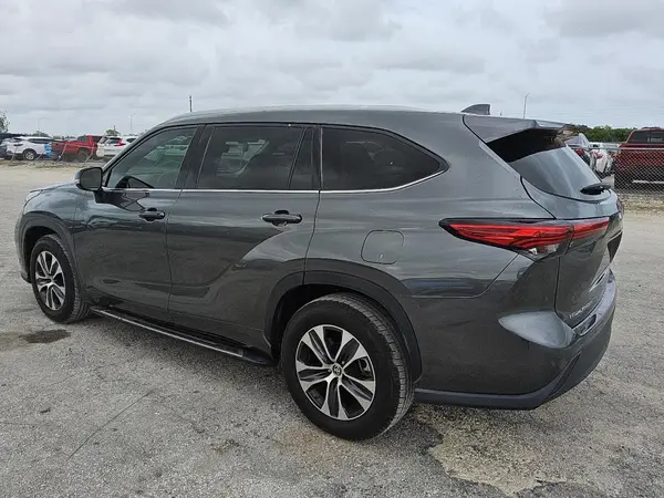 5TDGZRAH3NS134857 2022 TOYOTA HIGHLANDER - Image 2