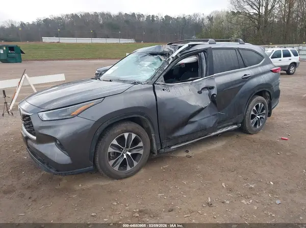 5TDGZRAH3NS136933 2022 TOYOTA HIGHLANDER - Image 2
