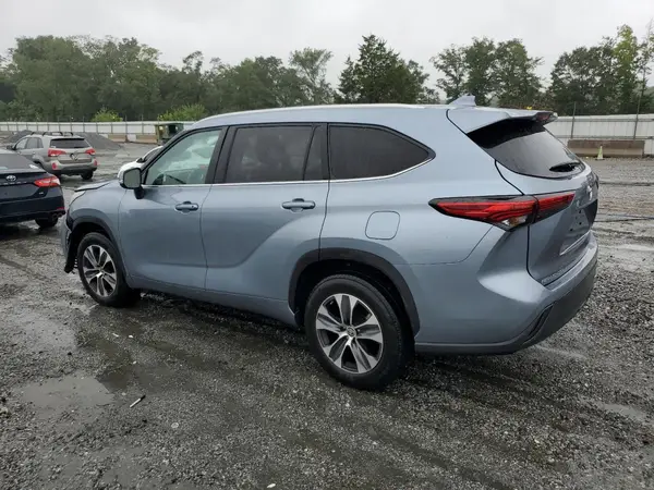 5TDGZRAH3NS142117 2022 TOYOTA HIGHLANDER - Image 2
