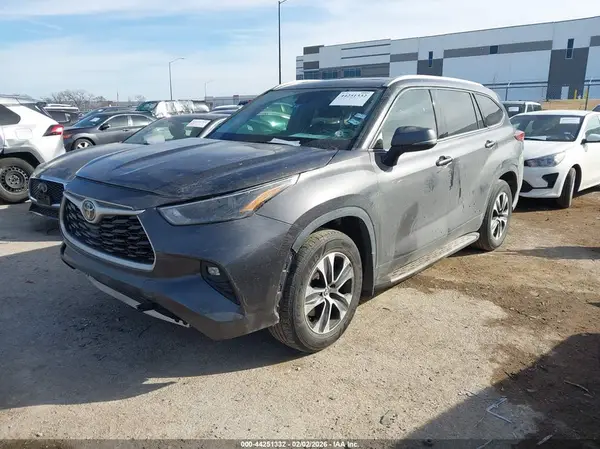 5TDGZRAH3NS540489 2022 TOYOTA HIGHLANDER - Image 2