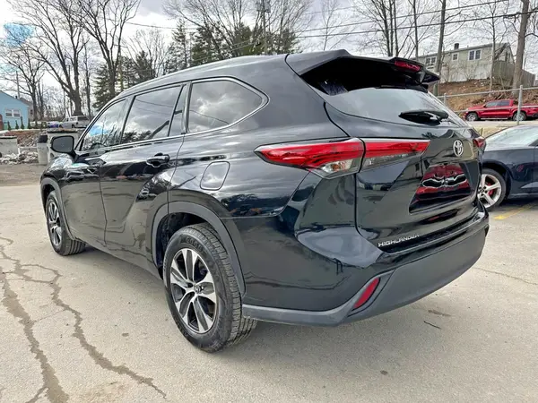 5TDGZRAH3NS540749 2022 TOYOTA HIGHLANDER - Image 2