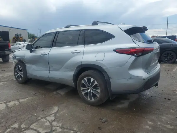 5TDGZRAH3NS541805 2022 TOYOTA HIGHLANDER - Image 2