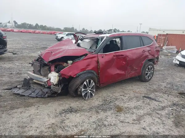 5TDGZRAH3NS542582 2022 TOYOTA HIGHLANDER - Image 2