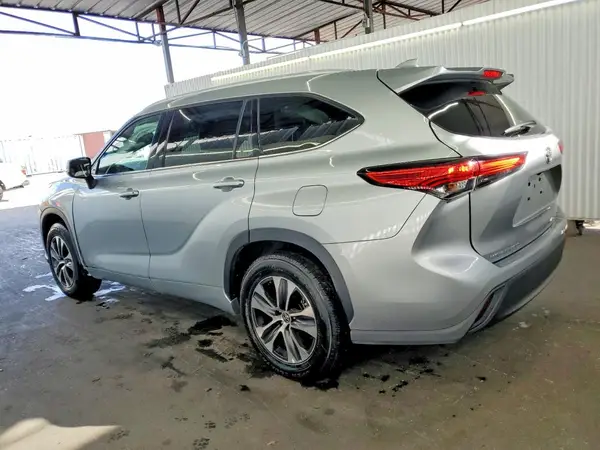 5TDGZRAH3NS543148 2022 TOYOTA HIGHLANDER - Image 2