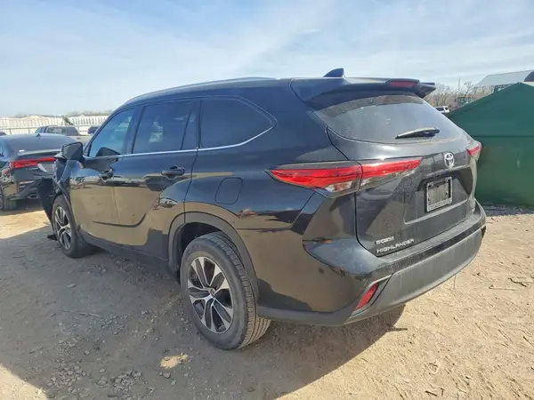 5TDGZRAH3NS544686 2022 TOYOTA HIGHLANDER - Image 2