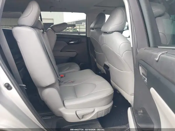 5TDGZRAH3NS547975 2022 TOYOTA HIGHLANDER - Image 8