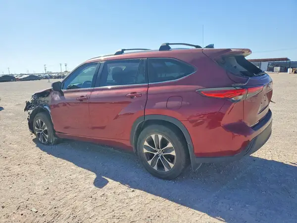 5TDGZRAH3NS550634 2022 TOYOTA HIGHLANDER - Image 2