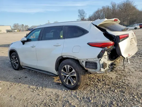 5TDGZRAH3NS552903 2022 TOYOTA HIGHLANDER - Image 2