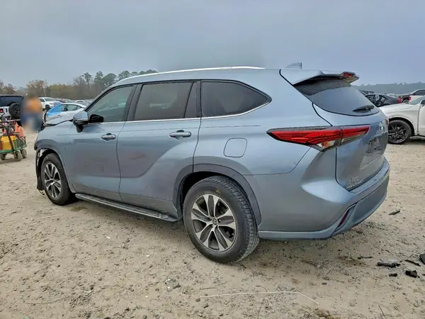5TDGZRAH4LS007838 2020 TOYOTA HIGHLANDER - Image 2