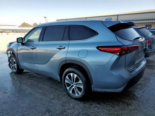 5TDGZRAH4LS017009 2020 TOYOTA HIGHLANDER - Image 2