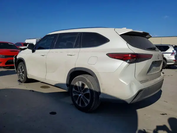 5TDGZRAH4LS021836 2020 TOYOTA HIGHLANDER - Image 2