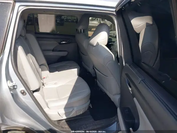 5TDGZRAH4LS028656 2020 TOYOTA HIGHLANDER - Image 8
