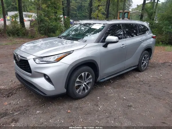 5TDGZRAH4LS028849 2020 TOYOTA HIGHLANDER - Image 2