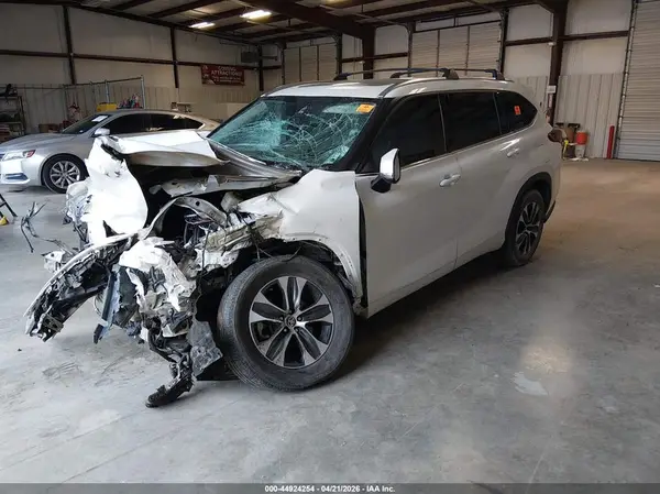 5TDGZRAH4LS500340 2020 TOYOTA HIGHLANDER - Image 2