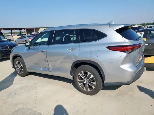 5TDGZRAH4LS502122 2020 TOYOTA HIGHLANDER - Image 2