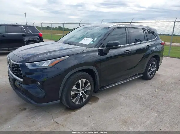 5TDGZRAH4LS509314 2020 TOYOTA HIGHLANDER - Image 2