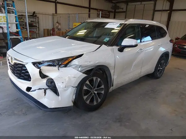 5TDGZRAH4LS510995 2020 TOYOTA HIGHLANDER - Image 2