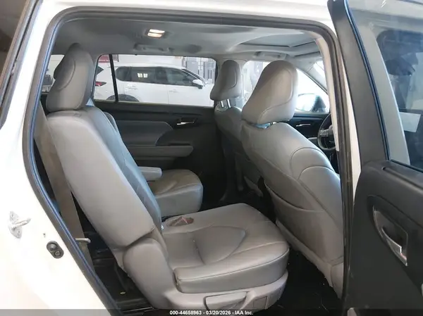 5TDGZRAH4LS510995 2020 TOYOTA HIGHLANDER - Image 8