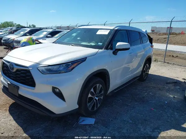 5TDGZRAH4LS513315 2020 TOYOTA HIGHLANDER - Image 2