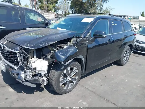5TDGZRAH4LS513475 2020 TOYOTA HIGHLANDER - Image 2