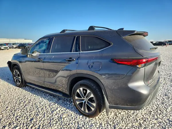 5TDGZRAH4MS031445 2021 TOYOTA HIGHLANDER - Image 2