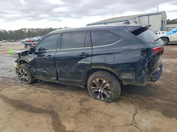 5TDGZRAH4MS046818 2021 TOYOTA HIGHLANDER - Image 2