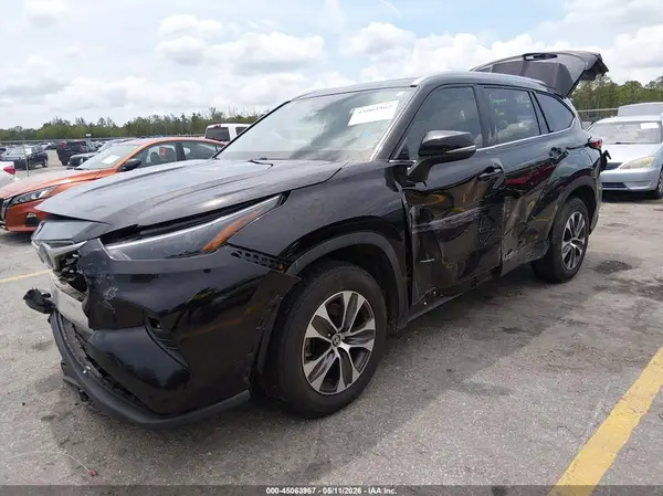 5TDGZRAH4MS048892 2021 TOYOTA HIGHLANDER - Image 2