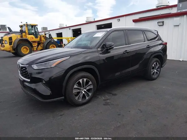 5TDGZRAH4MS051596 2021 TOYOTA HIGHLANDER - Image 2
