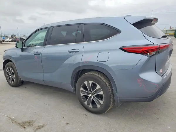 5TDGZRAH4MS055955 2021 TOYOTA HIGHLANDER - Image 2
