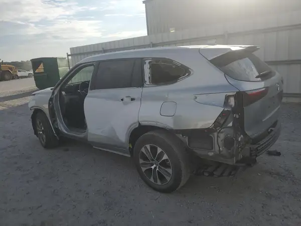5TDGZRAH4MS062128 2021 TOYOTA HIGHLANDER - Image 2
