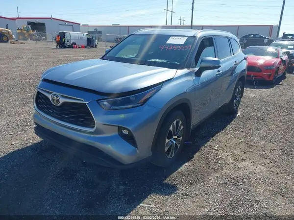 5TDGZRAH4MS067183 2021 TOYOTA HIGHLANDER - Image 2