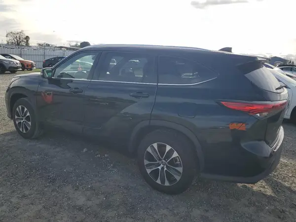 5TDGZRAH4MS072478 2021 TOYOTA HIGHLANDER - Image 2