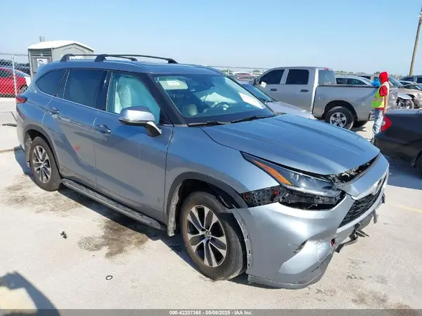 5TDGZRAH4MS073193 2021 TOYOTA HIGHLANDER - Image 1
